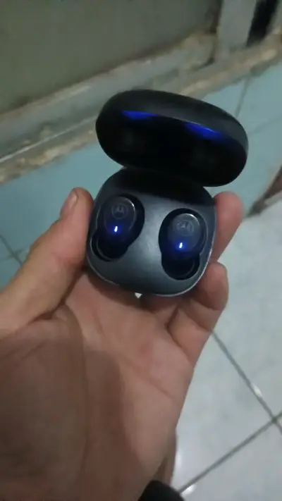 Auriculares Inalámbricos Motorola con Estuche - miniatura 2