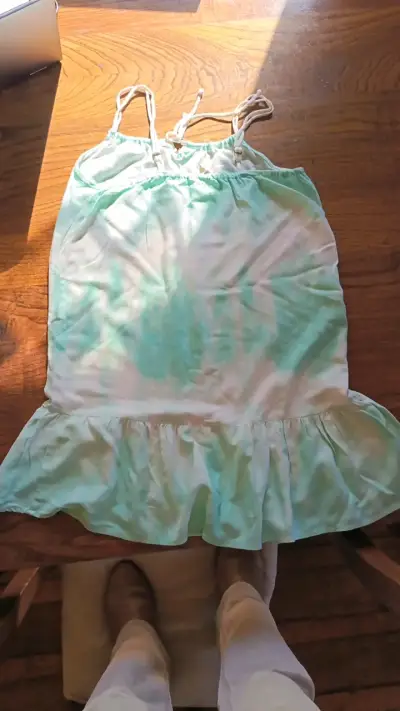 Vestido playero con tirantes verde y blanco - miniatura 2