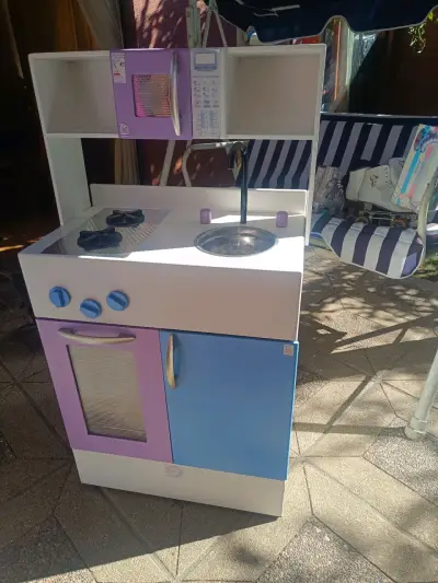 Cocina de juguete infantil con horno y microondas - miniatura 2