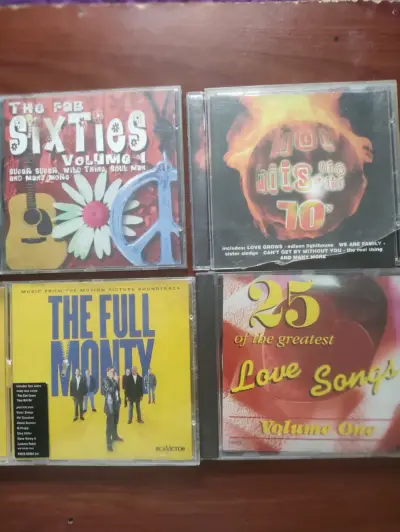 Colección de CDs de música variada: 60s, 70s, Love Songs y The Full Monty - miniatura 1