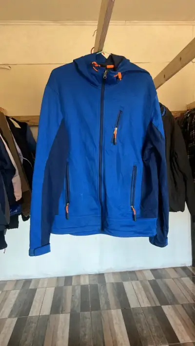 Chaqueta azul con capucha para hombre - miniatura 1