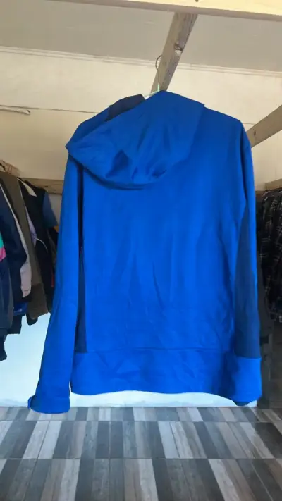 Chaqueta azul con capucha para hombre - miniatura 2