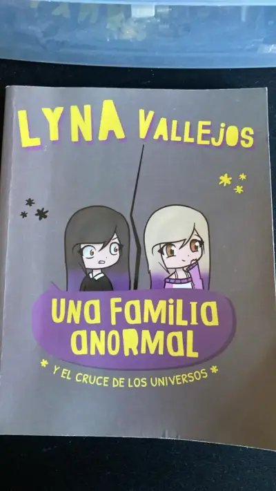 Libro 'Una Familia Anormal' de Lyna Vallejos - miniatura 1