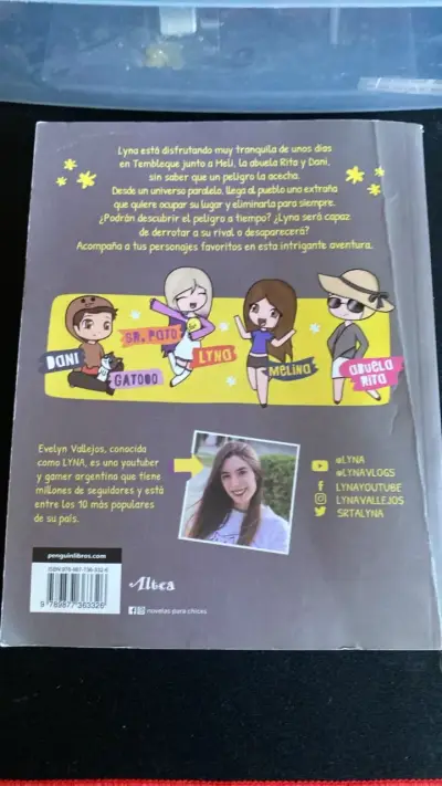 Libro 'Una Familia Anormal' de Lyna Vallejos - miniatura 2