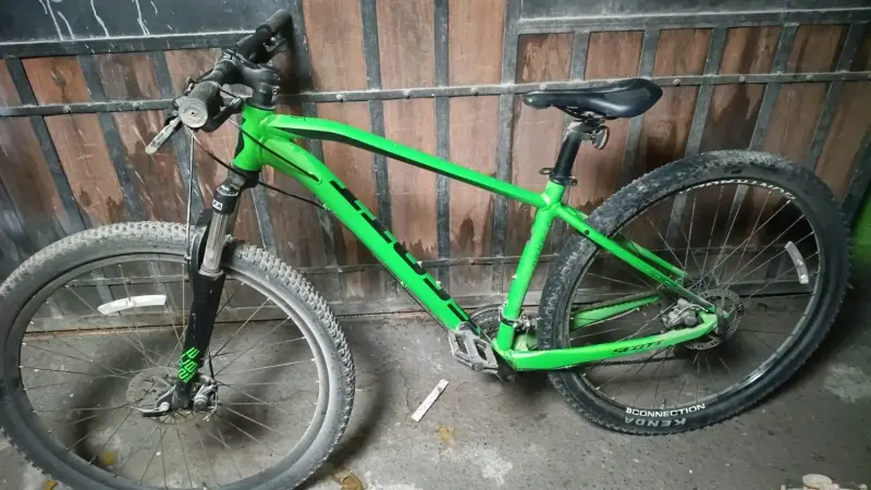 Bicicleta Scott verde para montaña