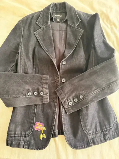 Blazer negro gastadocon bordado floral Express - miniatura 2