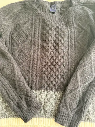 Suéter de lana gris GAP para mujer - miniatura 2