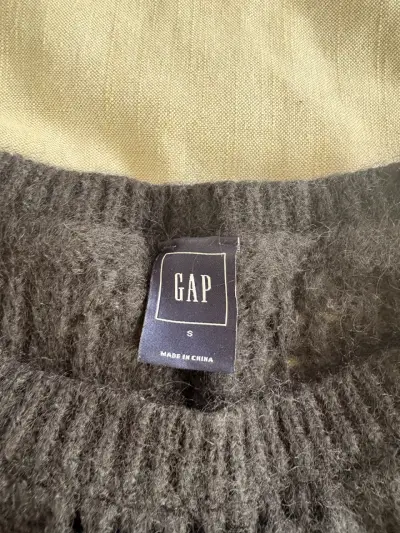 Suéter de lana gris GAP para mujer - miniatura 3