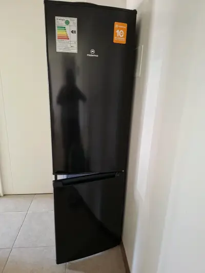 Refrigerador Mademsa negro con freezer - miniatura 1