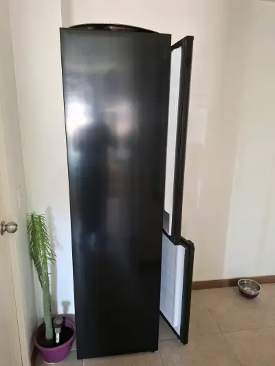 Refrigerador Mademsa negro con freezer - miniatura 2