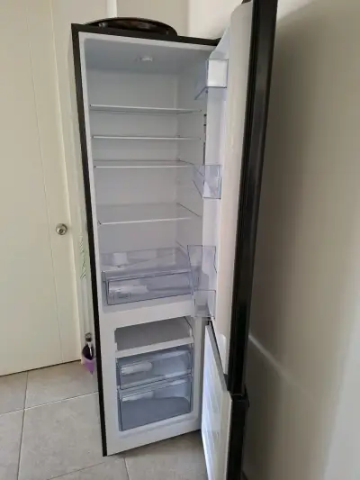 Refrigerador Mademsa negro con freezer - miniatura 3