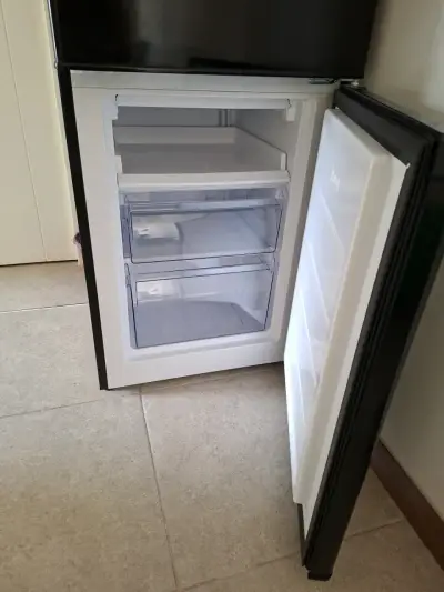 Refrigerador Mademsa negro con freezer - miniatura 4