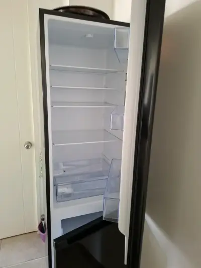 Refrigerador Mademsa negro con freezer - miniatura 5