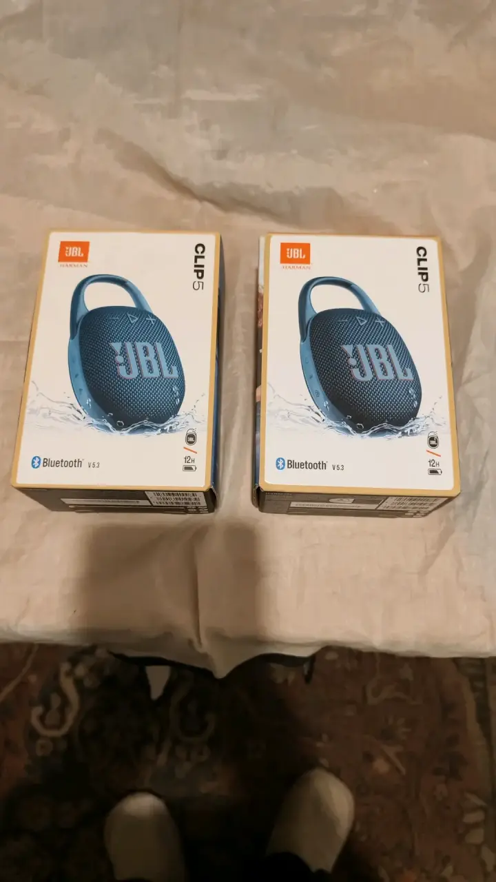 2Parlantes Bluetooth JBL Clip 5 Resistente al Agua - 1