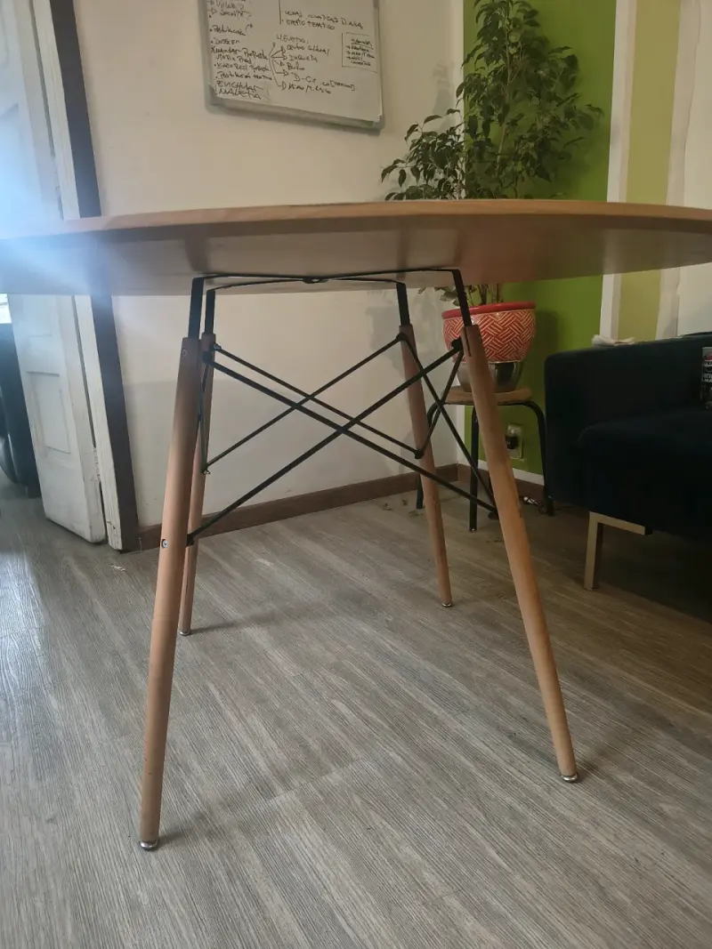 Mesa redonda de madera para comedor - 2