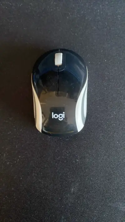 Mouse inalámbrico Logitech negro compacto - miniatura 1