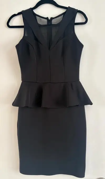 Vestido negro elegante con peplum - miniatura 1
