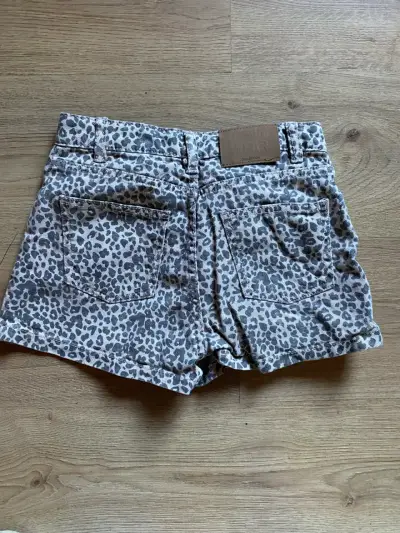 Shorts de mezclilla con estampado animal print - miniatura 2