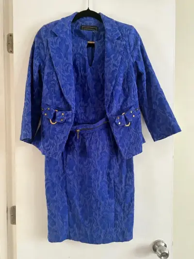 Conjunto de vestido y blazer azul con diseño floral - miniatura 1