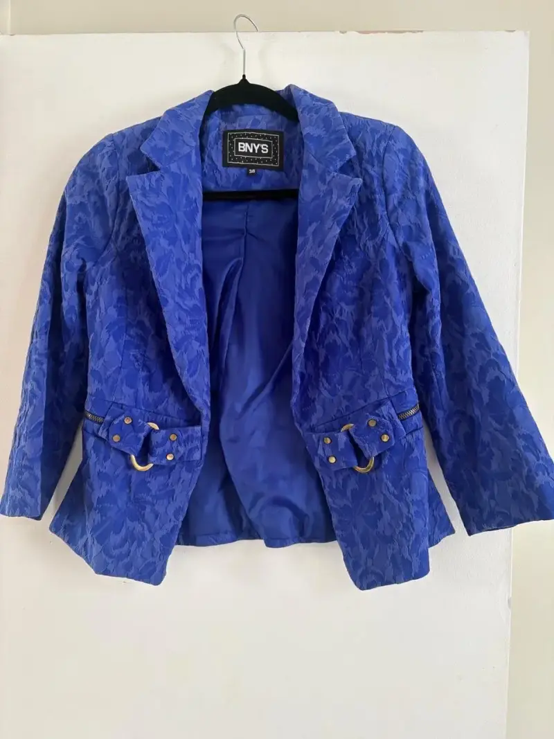 Conjunto de vestido y blazer azul con diseño floral - 3