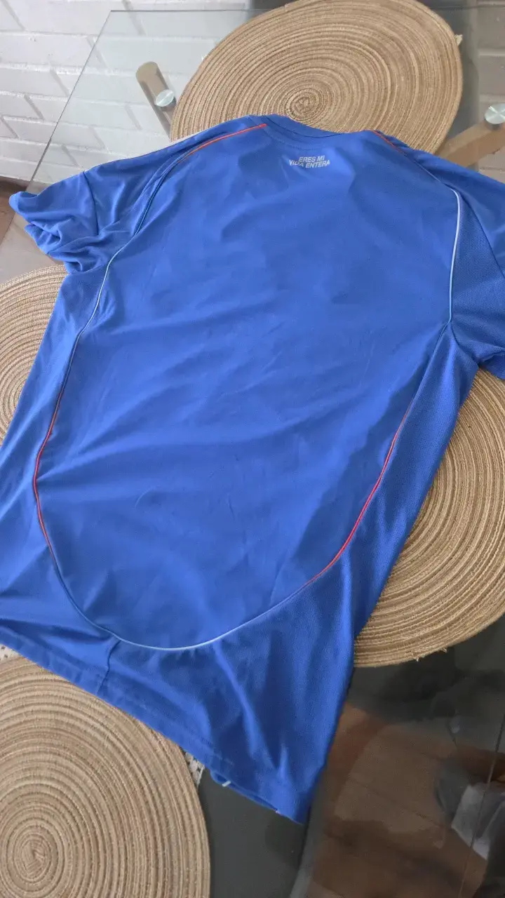 Polera Universidad de Chile 2025 firmada - 2