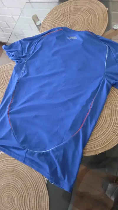 Polera Universidad de Chile 2025 firmada - miniatura 2