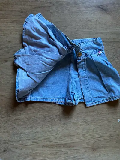 Shorts de mezclilla azul para niña - miniatura 2