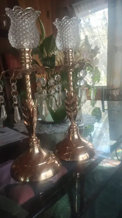 Candelabros de bronce con cristales decorativos - miniatura 1
