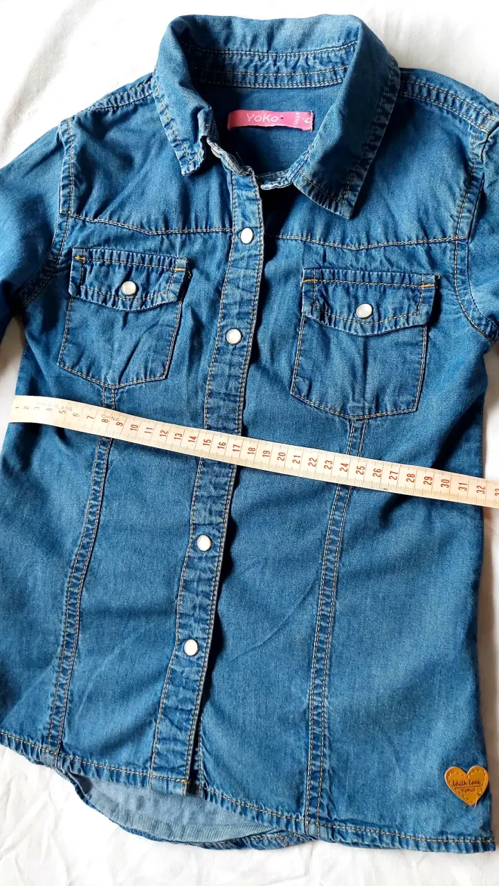 Camisa de mezclilla para niña con diseño de corazón - 3