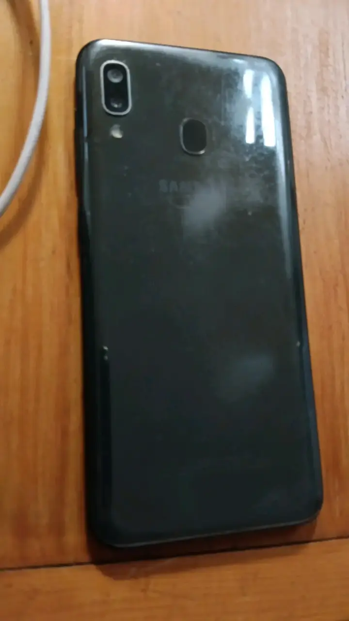 Smartphone Samsung Galaxy A20 en buen estado - 3