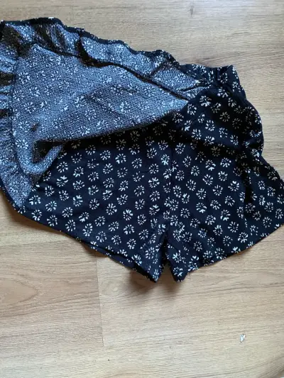 Shorts estampados negros para niña - miniatura 3