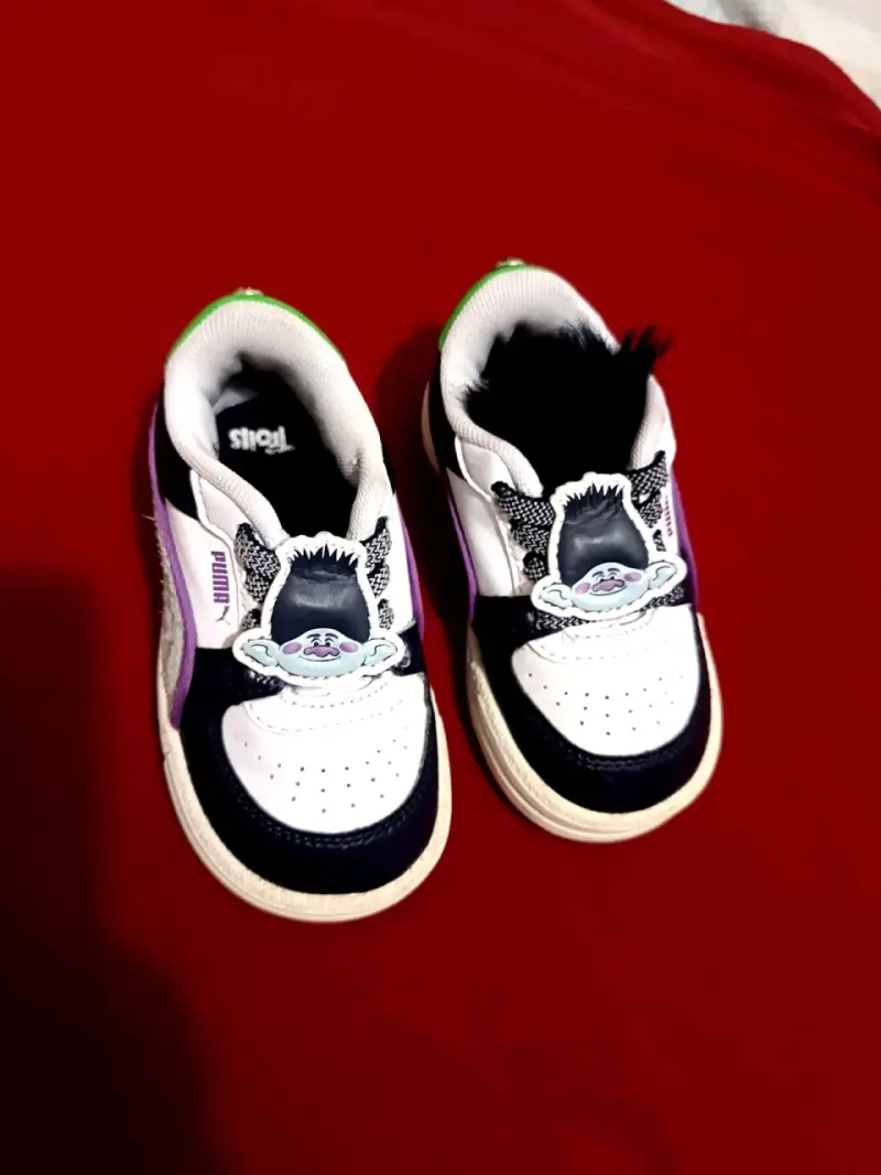 Zapatillas infantiles Puma Trolls azul y blanco - 2