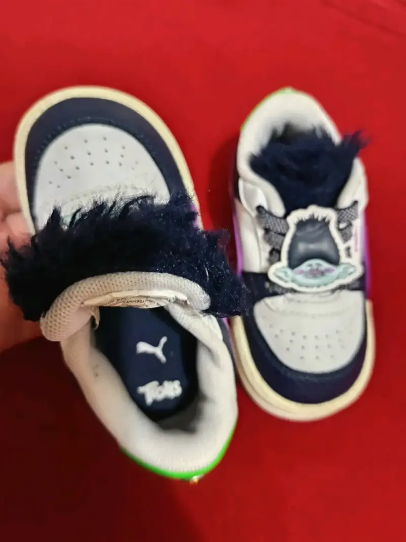 Zapatillas infantiles Puma Trolls azul y blanco - 4