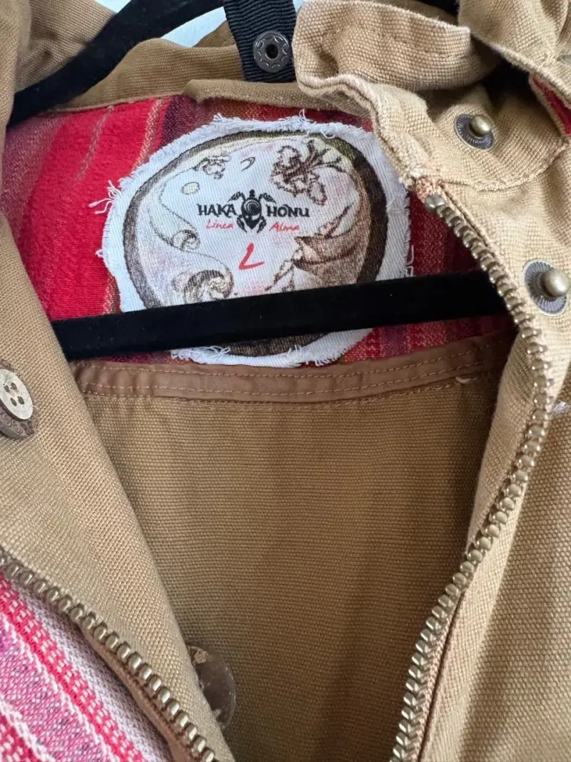 Parka marrón con capucha Haka Honu - 2