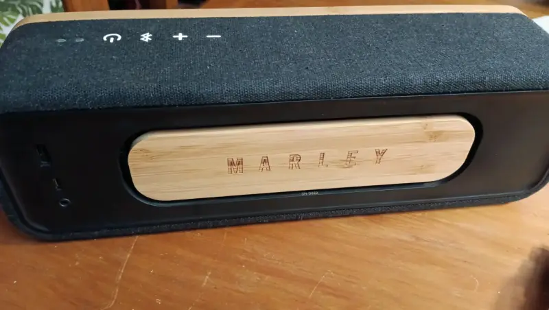 Parlante Bluetooth Marley de madera y tela - 2