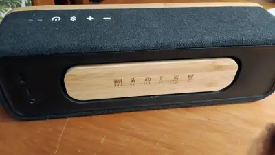 Parlante Bluetooth Marley de madera y tela - miniatura 2