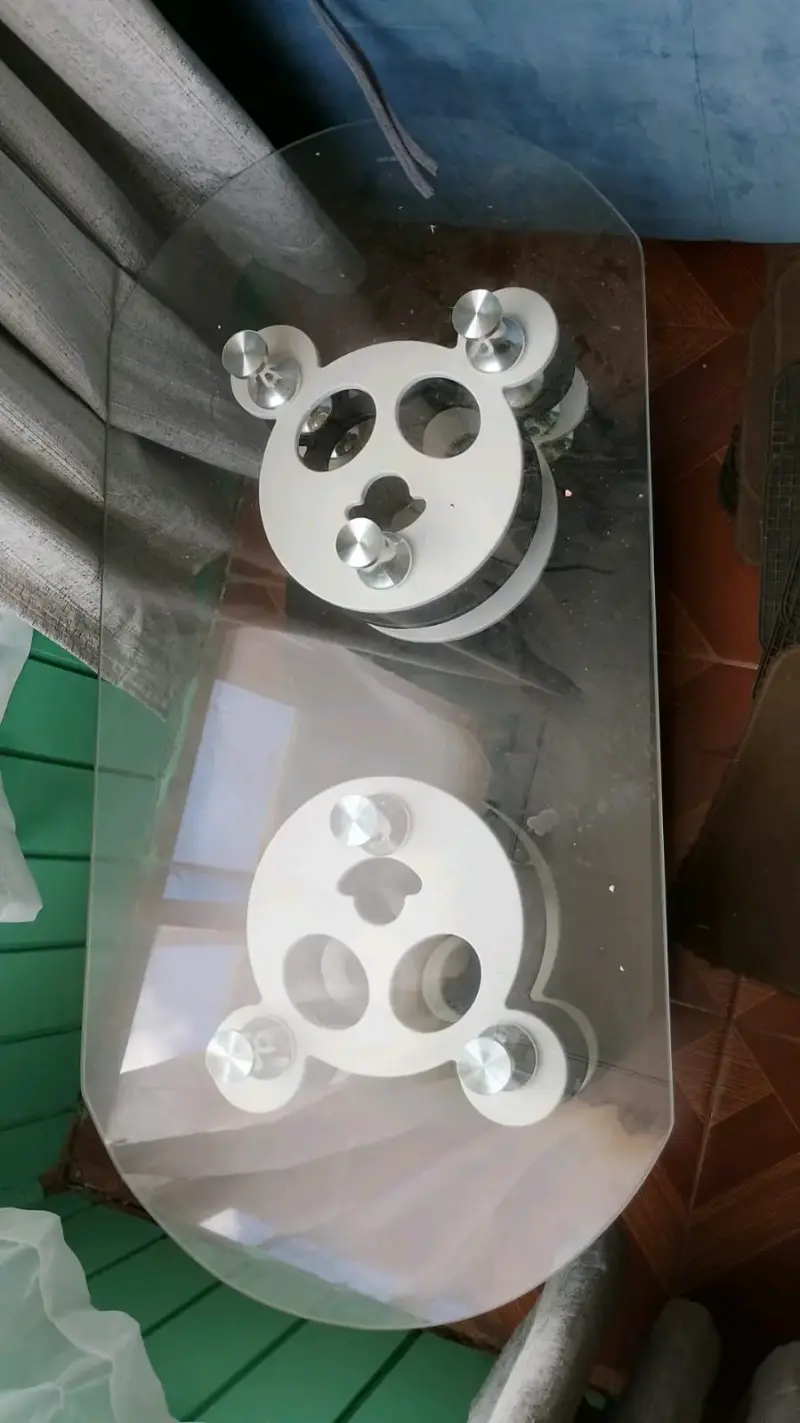 Mesa de centro de vidrio con diseño moderno - 2