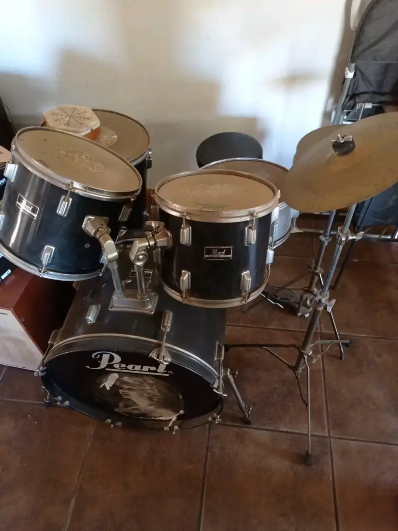 Batería acústica Pearl Forum en buen estado