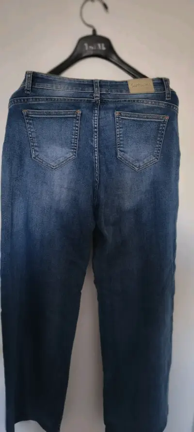 Jeans de mujer azul con botones - miniatura 2