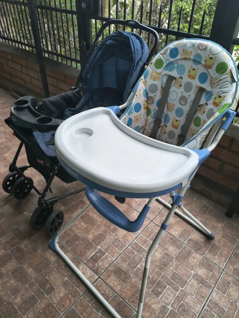 Coche de paseo y silla de comer para guagua. - 2