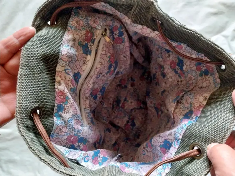 Mochila de lona verde con detalles de cuero marrón - 3