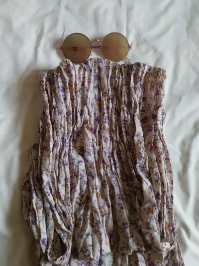 Pañuelo floral con gafas de sol redondas - miniatura 1