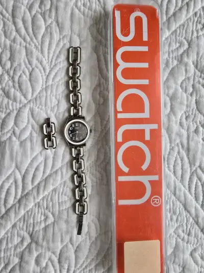 Reloj Swatch metálico con correa ajustable - miniatura 1