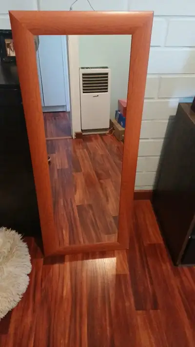 Espejo de pared con marco de madera - miniatura 1