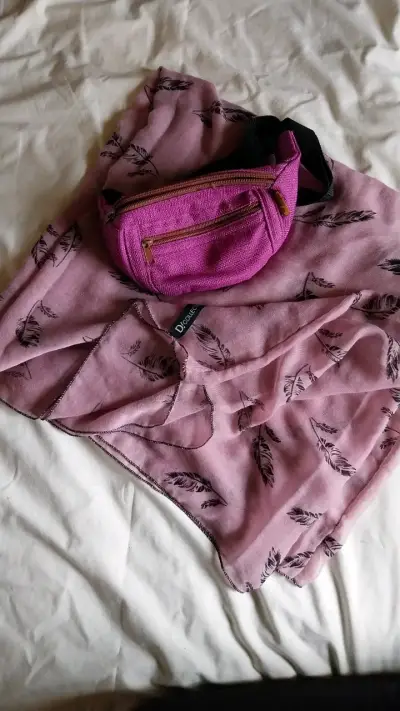 Riñonera fucsia y bufanda estampada - miniatura 1