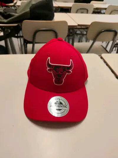 Gorra roja Chicago Bulls NBA Authentic - miniatura 1