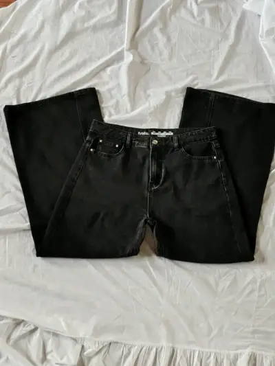 Jeans negros de mezclilla con diseño desgastado - miniatura 3