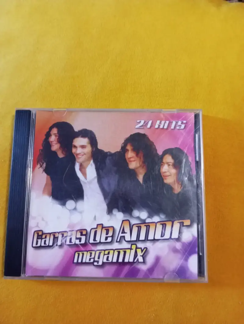 CD Garras De Amor - 24 Hits Megamix (Edición Chile - 1