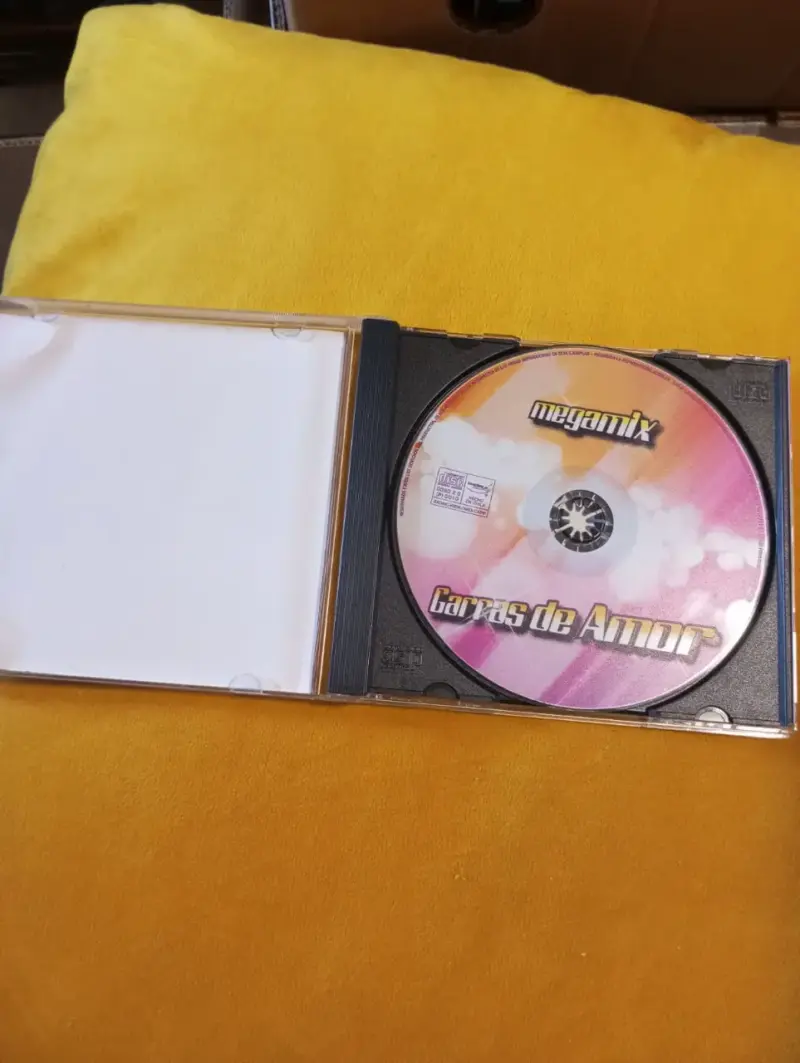 CD Garras De Amor - 24 Hits Megamix (Edición Chile - 4