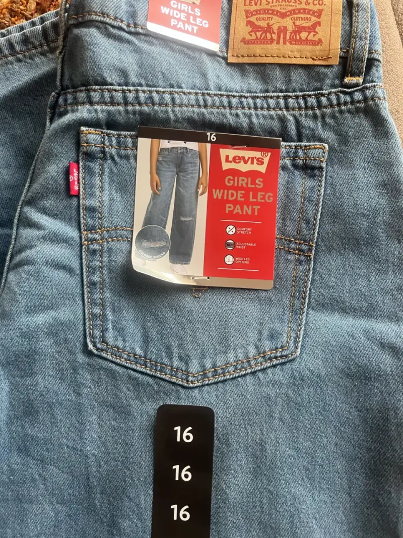 Jeans Levi's para niña con pierna ancha - 5